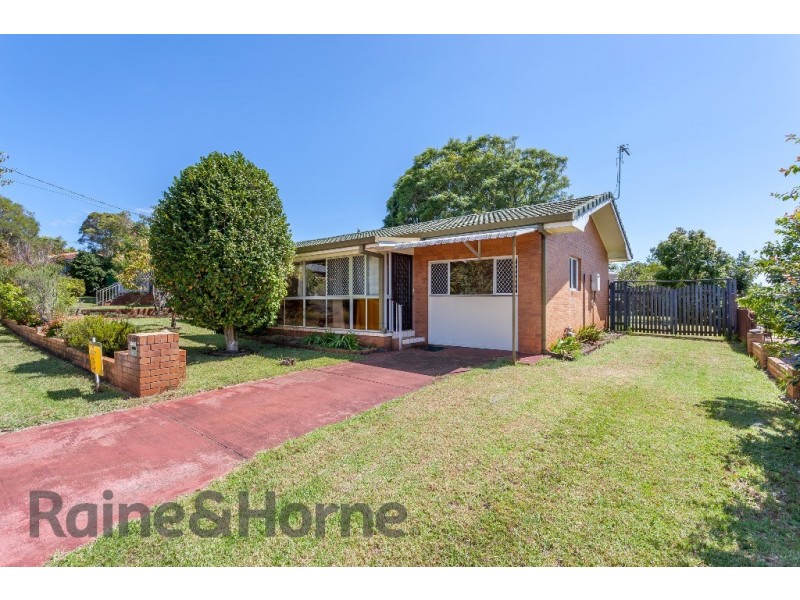 33 Knockator Crescent, Centenary Heights QLD 4350