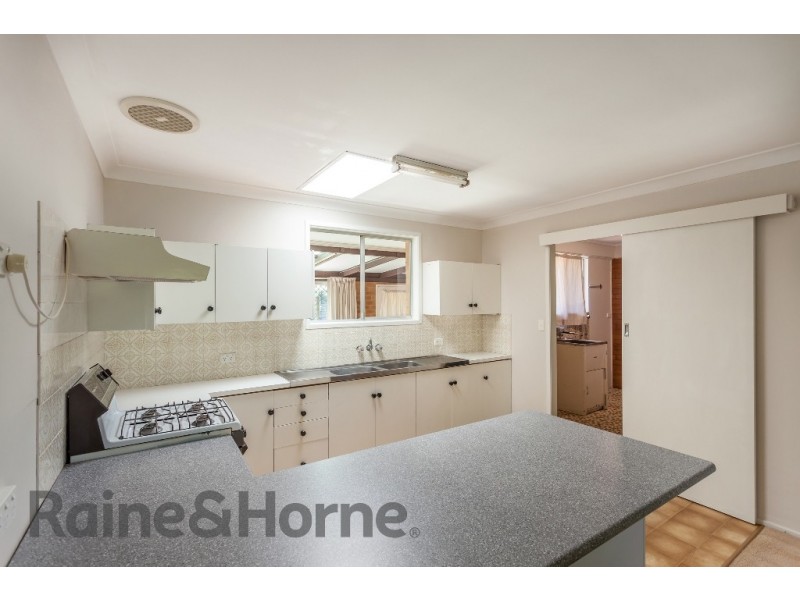 33 Knockator Crescent, Centenary Heights QLD 4350