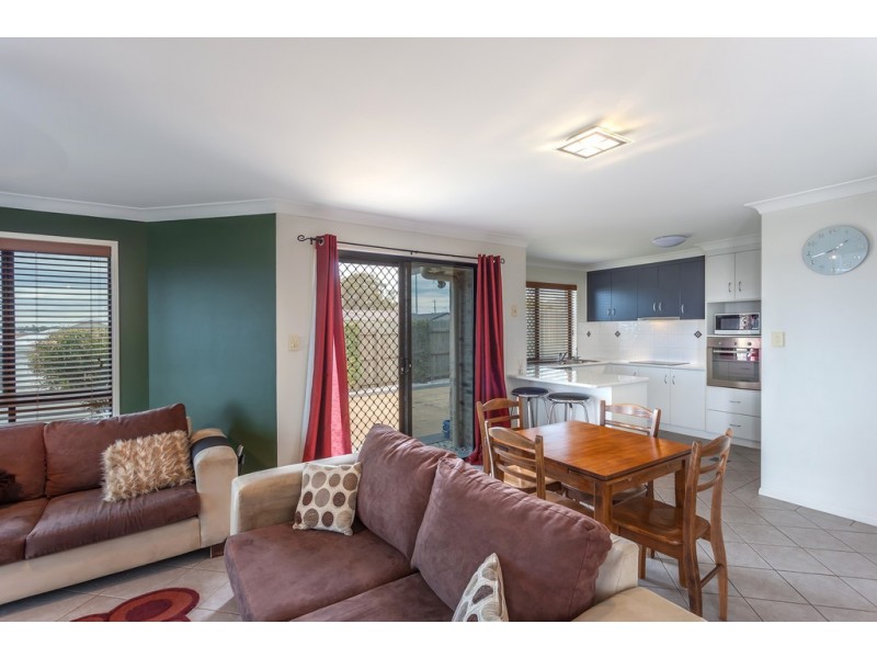 2/2 Cuttaburra Crescent, Glenvale QLD 4350