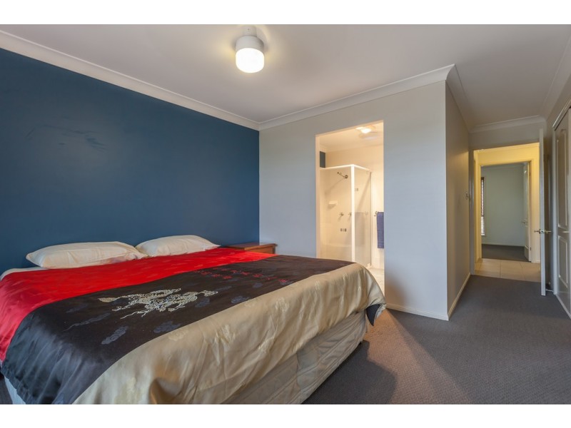 2/2 Cuttaburra Crescent, Glenvale QLD 4350
