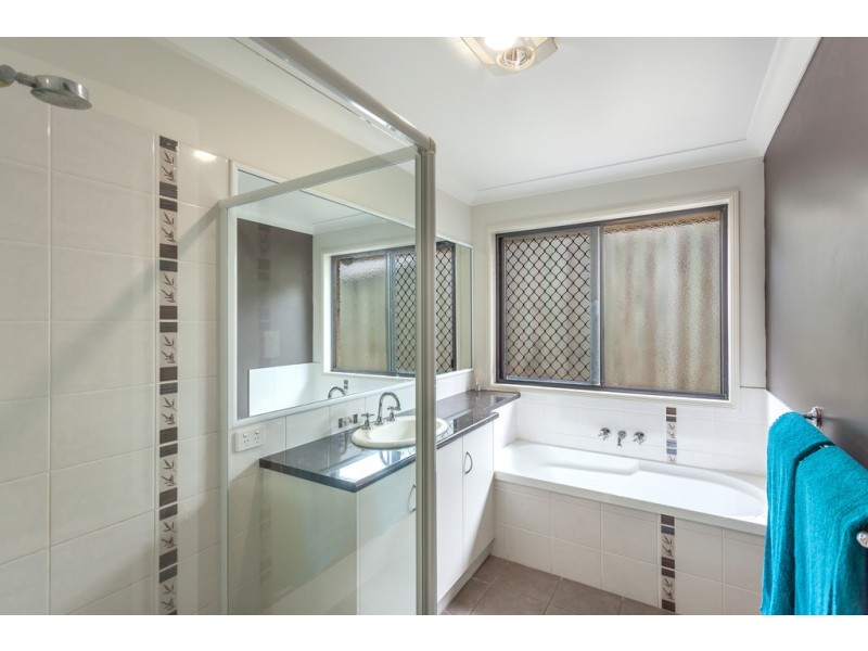2/2 Cuttaburra Crescent, Glenvale QLD 4350