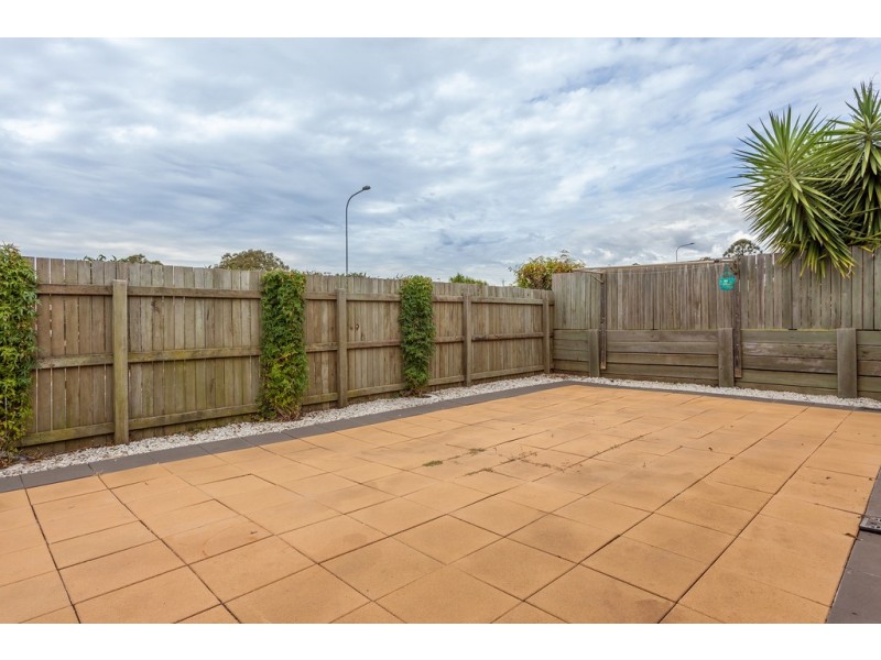 2/2 Cuttaburra Crescent, Glenvale QLD 4350