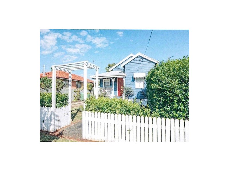 5A Bernard Street, Newtown QLD 4350