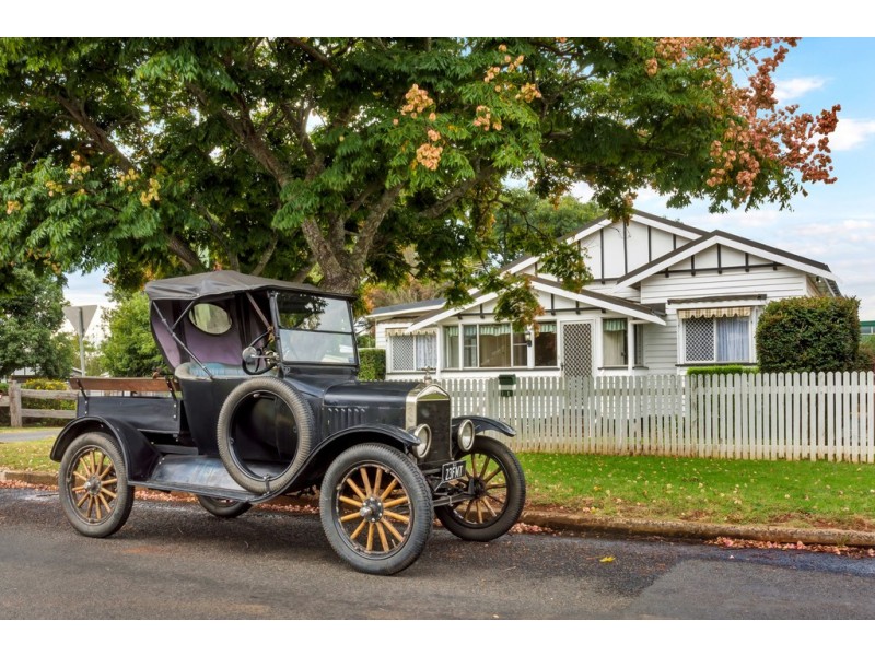1 Albert Street, Newtown QLD 4350
