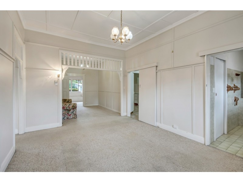 1 Albert Street, Newtown QLD 4350