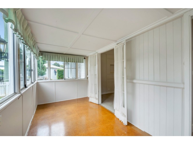1 Albert Street, Newtown QLD 4350