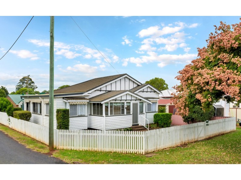 1 Albert Street, Newtown QLD 4350