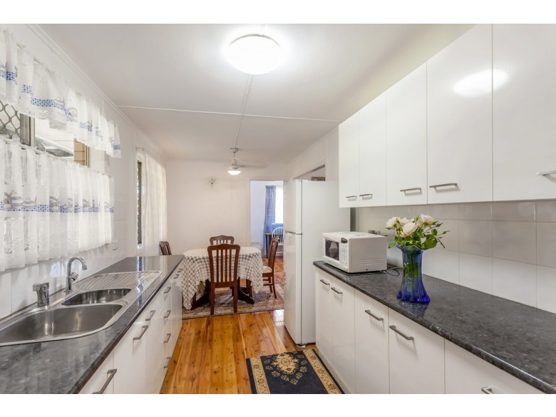 2B Jonathan Street (11 Esmond Street), Rockville QLD 4350