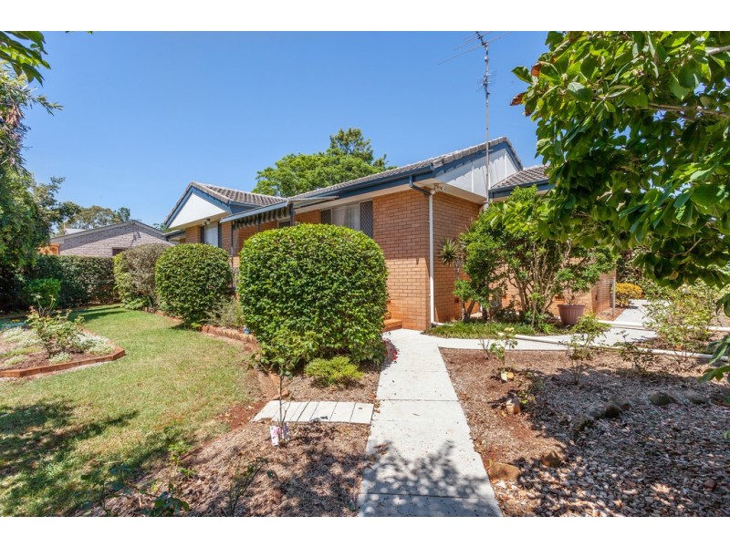 2B Jonathan Street (11 Esmond Street), Rockville QLD 4350