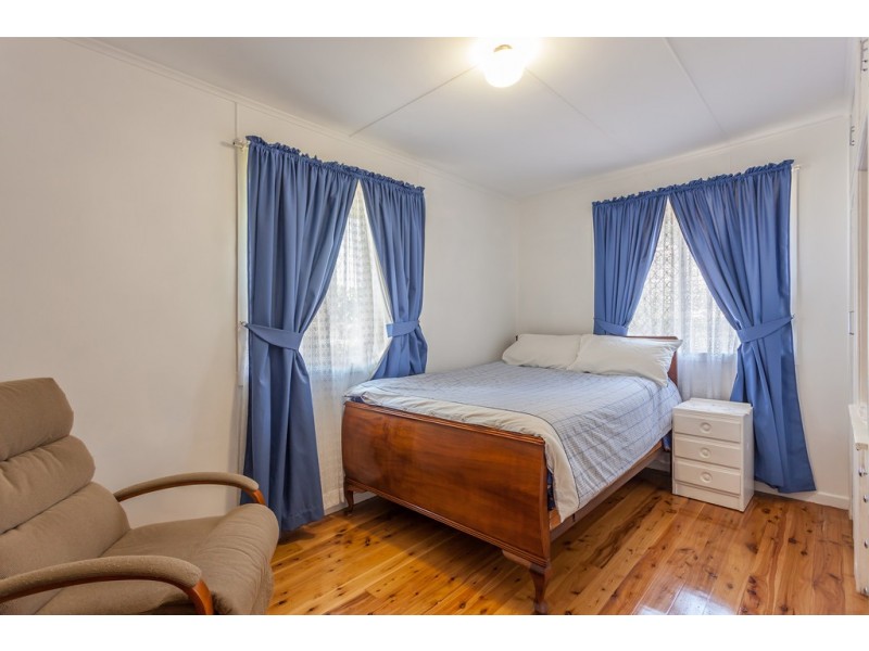 2B Jonathan Street (11 Esmond Street), Rockville QLD 4350