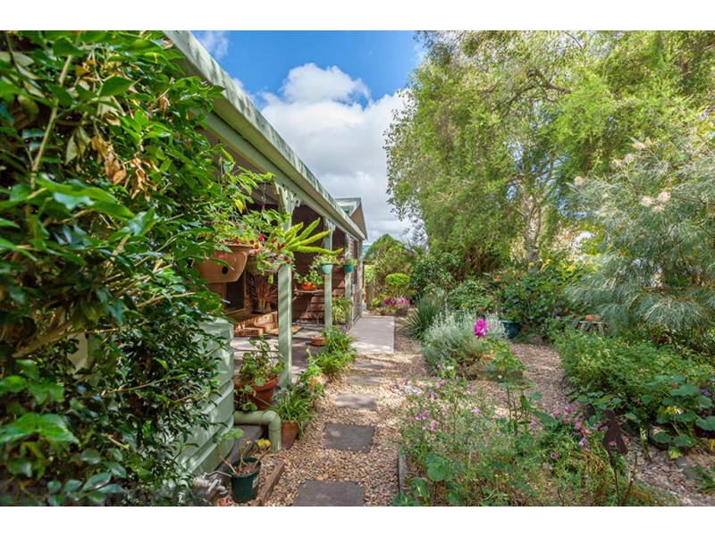 1 Mannuem Court, Rangeville QLD 4350