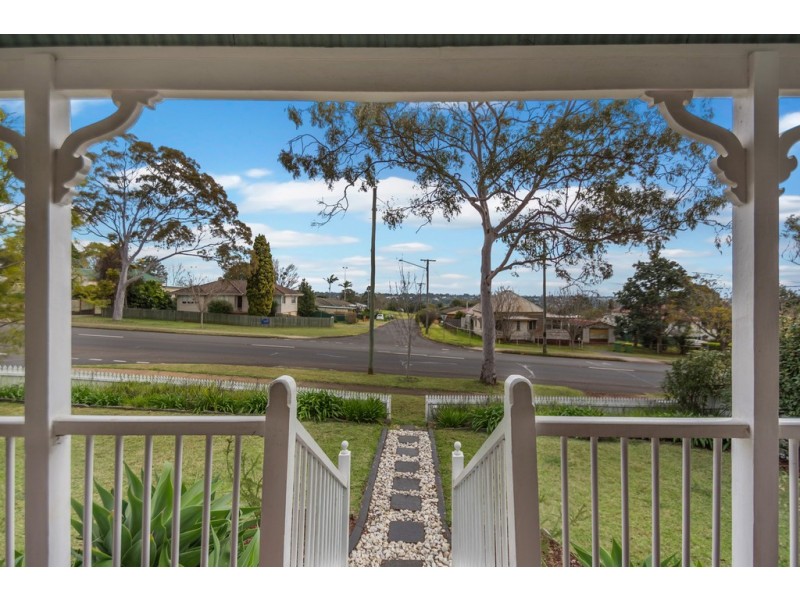 294 Hume Street, Centenary Heights QLD 4350