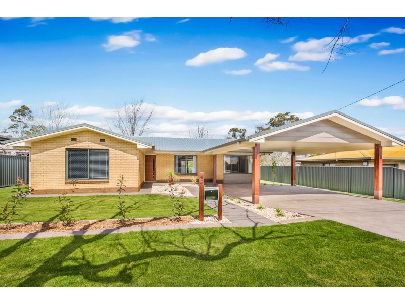 42 Lotus Crescent, Centenary Heights QLD 4350