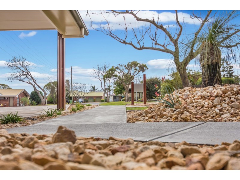 42 Lotus Crescent, Centenary Heights QLD 4350