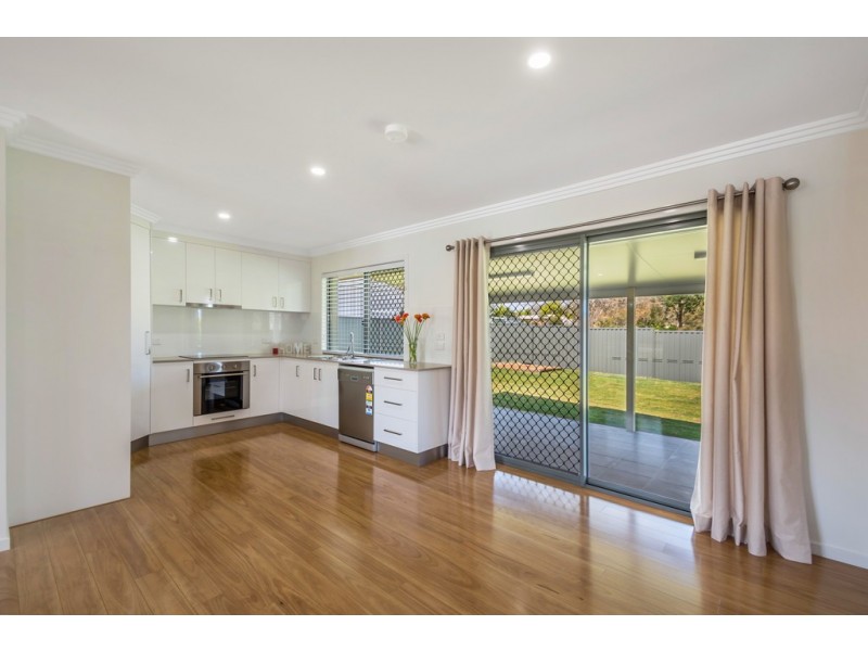 42 Lotus Crescent, Centenary Heights QLD 4350