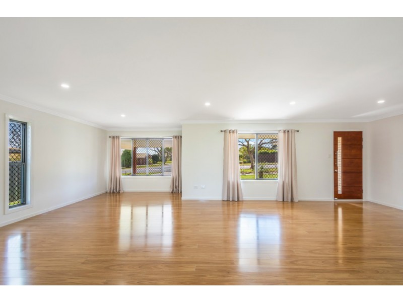 42 Lotus Crescent, Centenary Heights QLD 4350