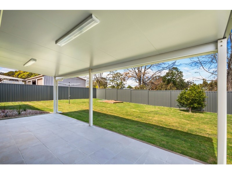 42 Lotus Crescent, Centenary Heights QLD 4350