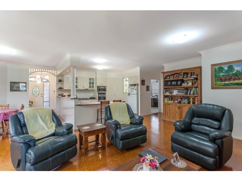 7 Paddington Court, Middle Ridge QLD 4350