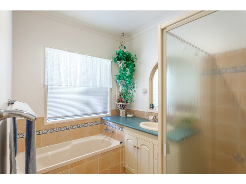 7 Paddington Court, Middle Ridge QLD 4350