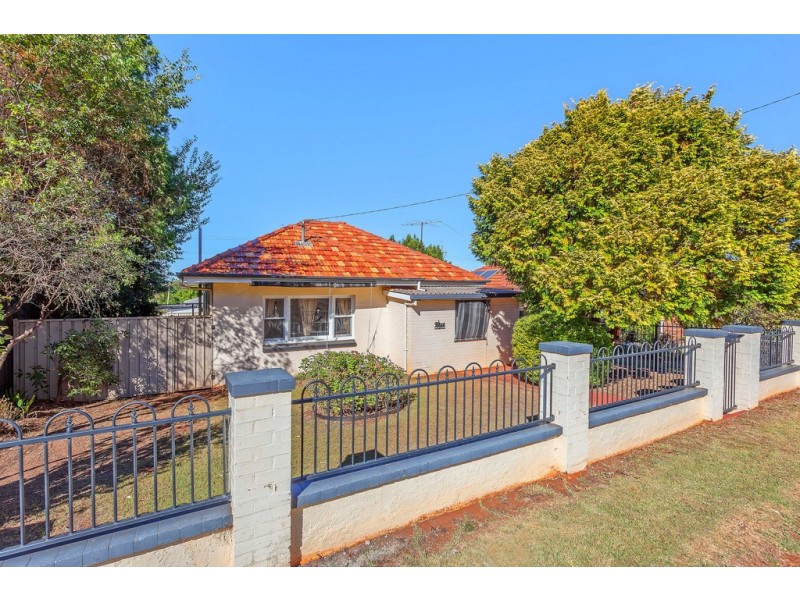 6 Beelbee Street, Harristown QLD 4350