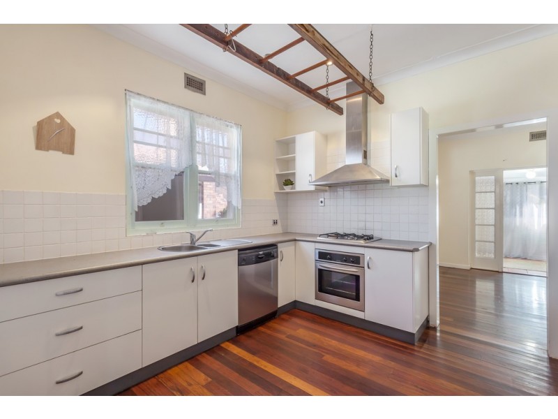 6 Beelbee Street, Harristown QLD 4350