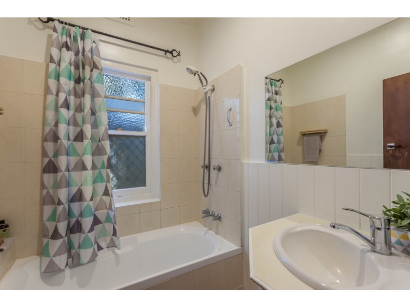 6 Beelbee Street, Harristown QLD 4350