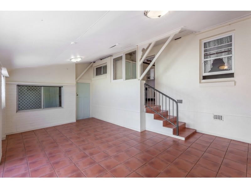 6 Beelbee Street, Harristown QLD 4350