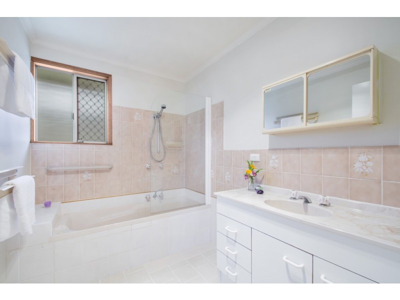 14 Zoe Court, Centenary Heights QLD 4350