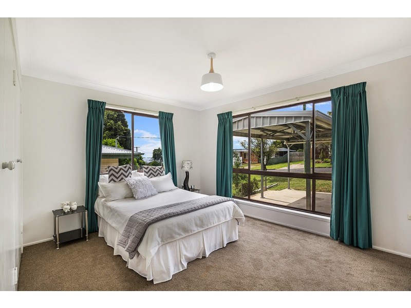 7 Reginald Street, Mount Lofty QLD 4350