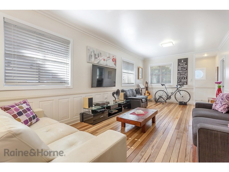 11 Leichney Street, South Toowoomba QLD 4350