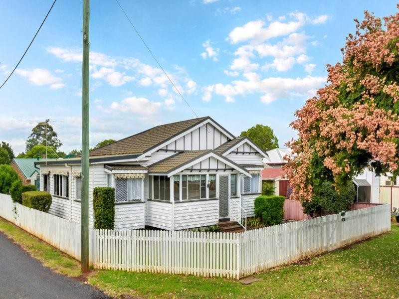 1 Albert Street, Newtown QLD 4350