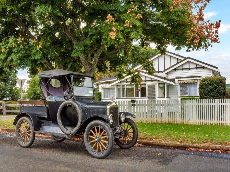 1 Albert Street, Newtown QLD 4350