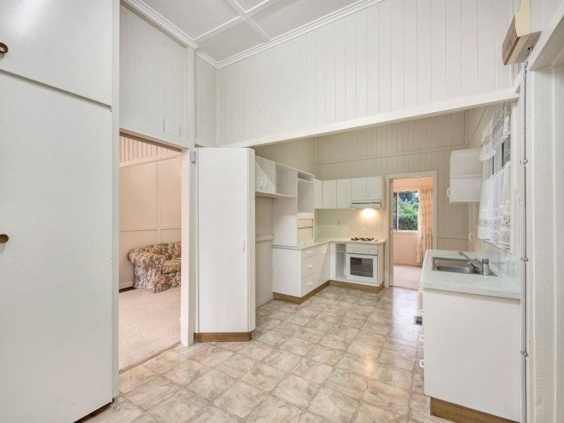 1 Albert Street, Newtown QLD 4350