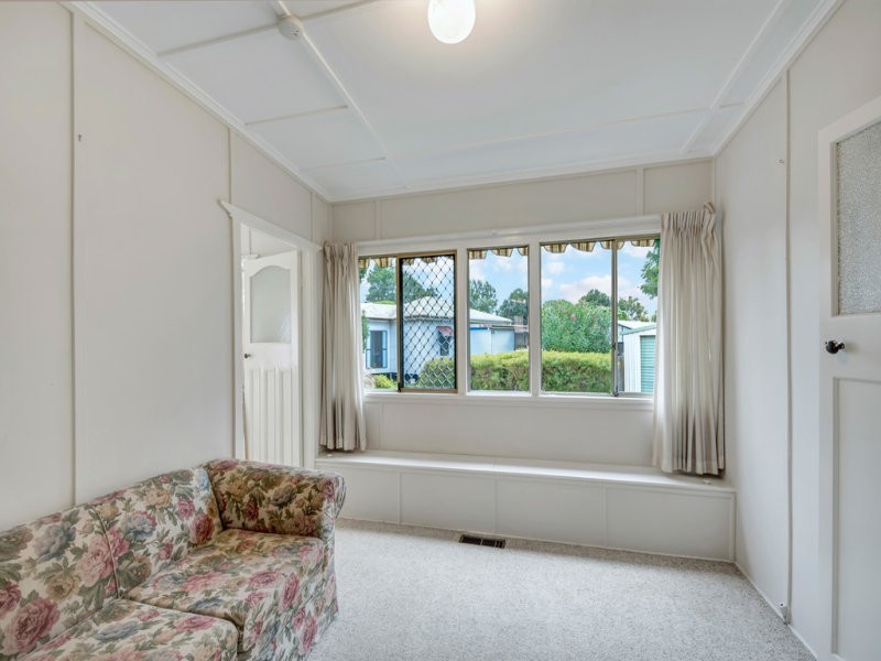 1 Albert Street, Newtown QLD 4350