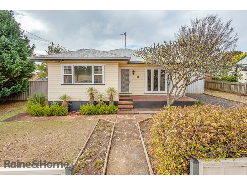 16 Henessey Street, Harristown QLD 4350