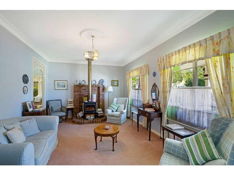 1A New Street, Mount Lofty QLD 4350