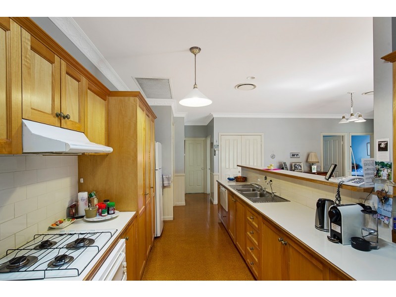 1A New Street, Mount Lofty QLD 4350