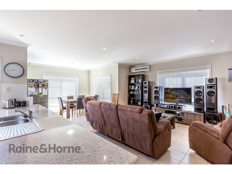 1/8A Derwak Street, Harristown QLD 4350