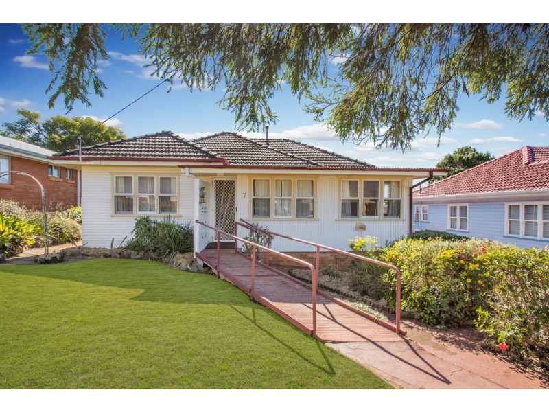 7 Norah Street, Centenary Heights QLD 4350