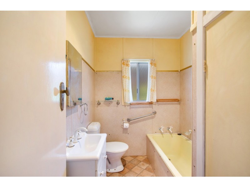 7 Norah Street, Centenary Heights QLD 4350