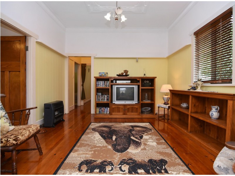 9 Burns Street, East Toowoomba QLD 4350