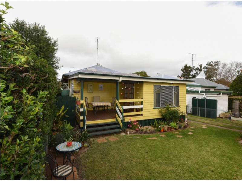 9 Burns Street, East Toowoomba QLD 4350