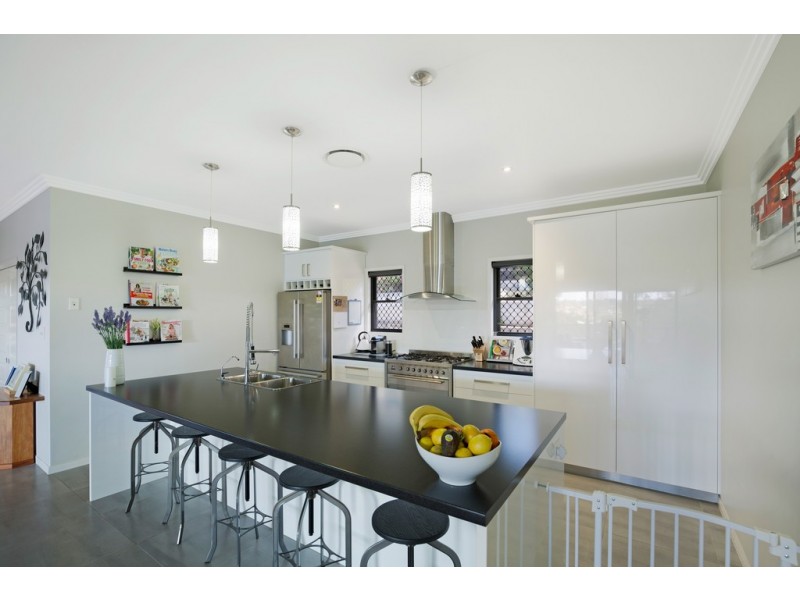 16 Fawngrove Drive, Glenvale QLD 4350