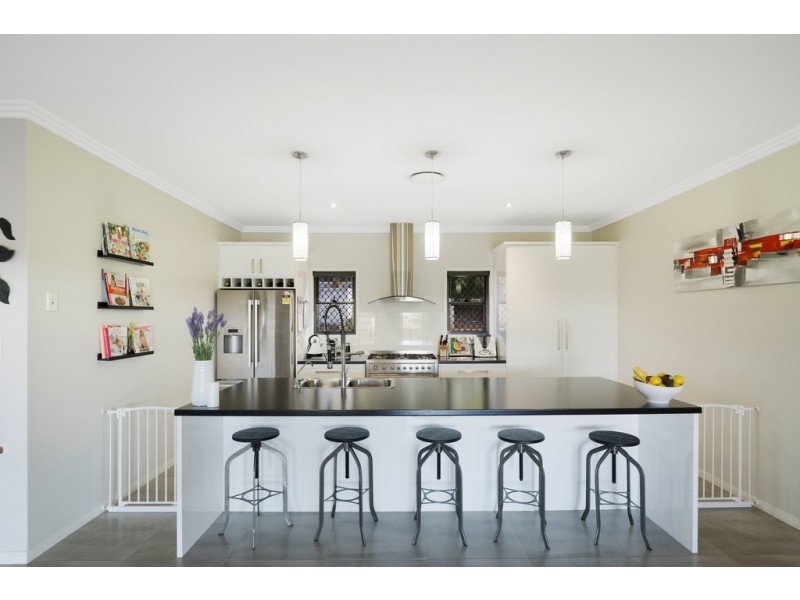 16 Fawngrove Drive, Glenvale QLD 4350