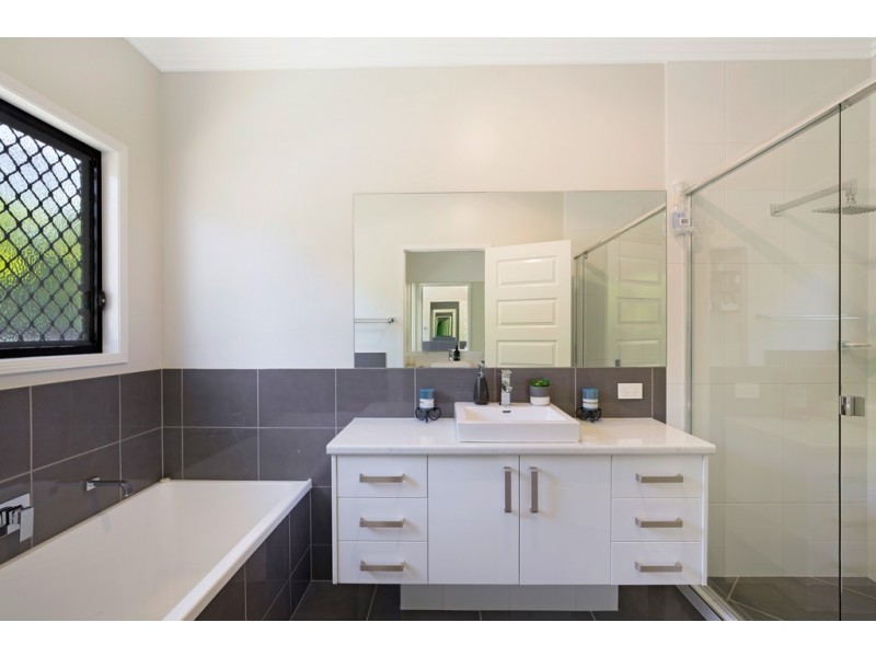 16 Fawngrove Drive, Glenvale QLD 4350