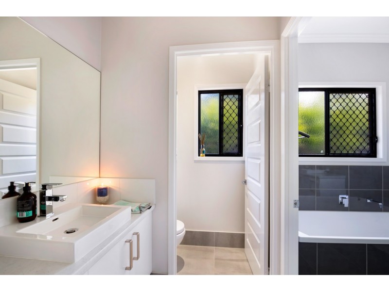 16 Fawngrove Drive, Glenvale QLD 4350