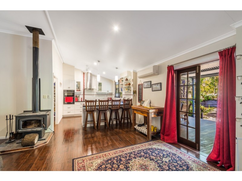 18 Clive Crescent, Withcott QLD 4352