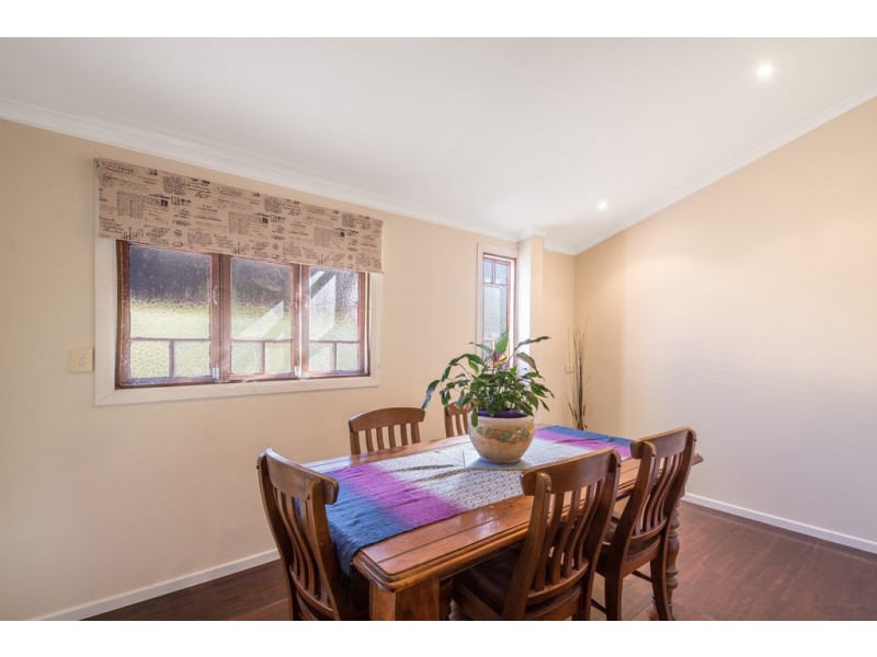 18 Clive Crescent, Withcott QLD 4352