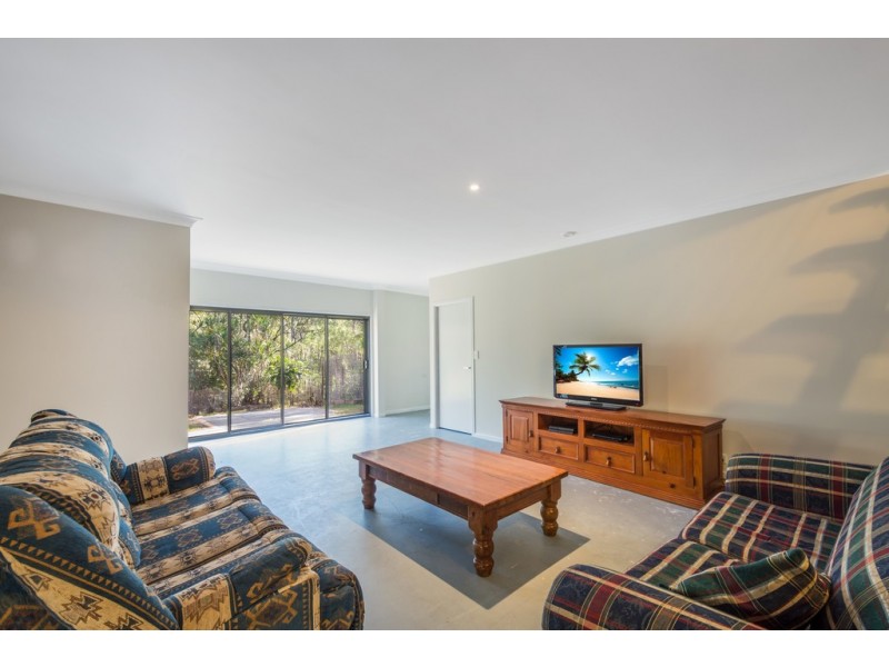 18 Clive Crescent, Withcott QLD 4352