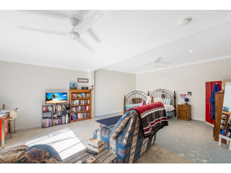 18 Clive Crescent, Withcott QLD 4352